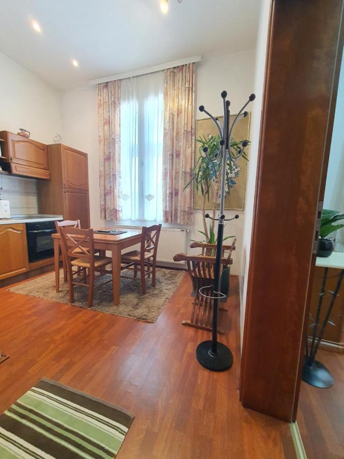 Prenociste Nikolas Grand Semendria Exterior foto