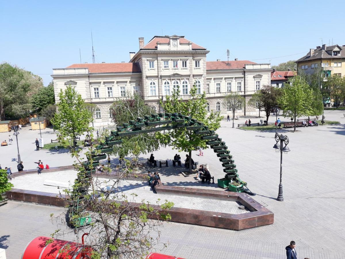 Prenociste Nikolas Grand Semendria Exterior foto